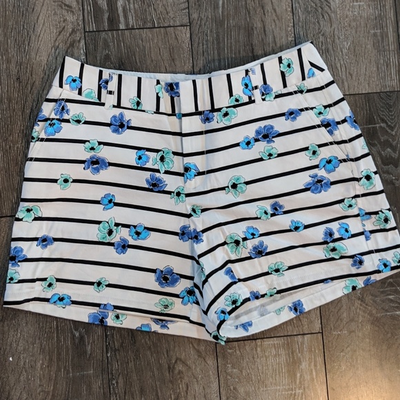 Elle Pants - Elle floral striped shorts size 8